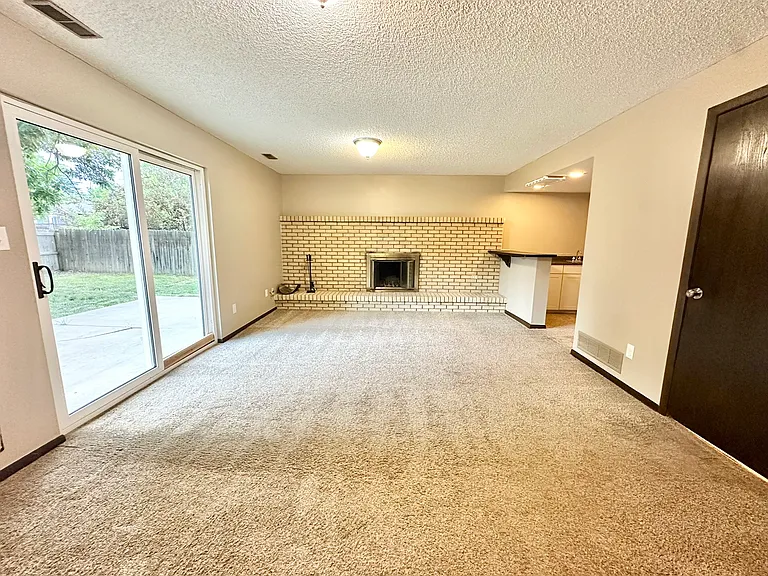 1907 Leicester Way — Photo 7