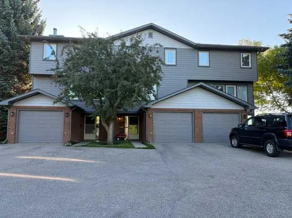 64 NW Woodacres Cres SW #22, Calgary, AB T2W 4V6