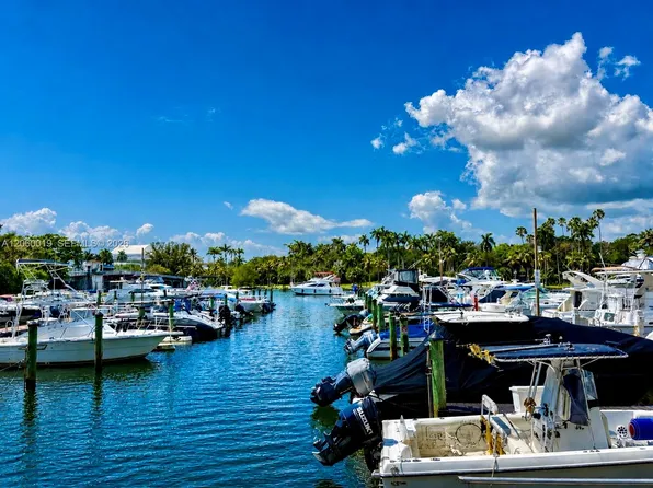 1700 NW North River Dr, Miami, FL