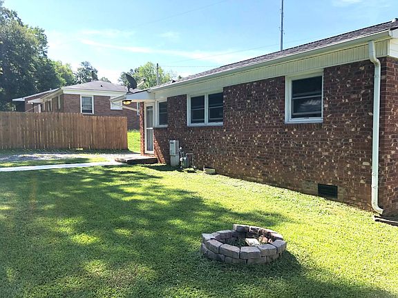 5th image of 233 Lynnbrook Dr