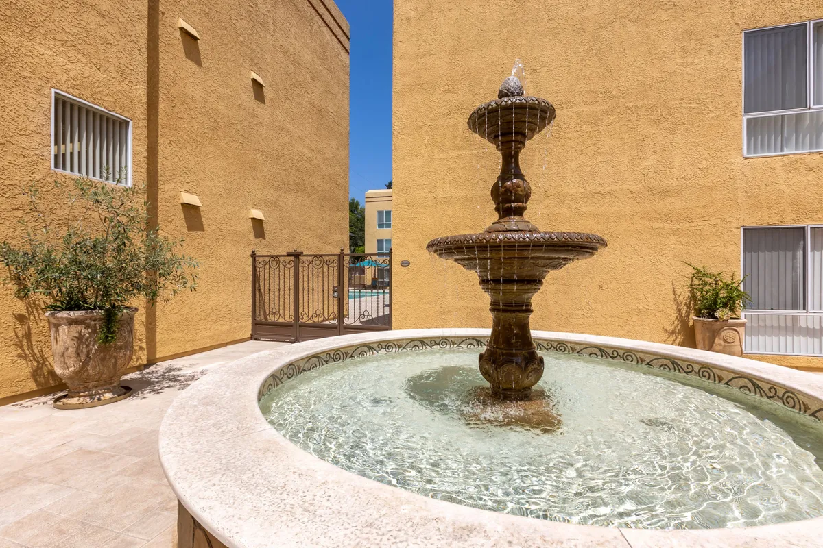 Apartments in Burbank, CA Outdoor Courtyard with Fountain.jpg - Toluca Terrace Apts.