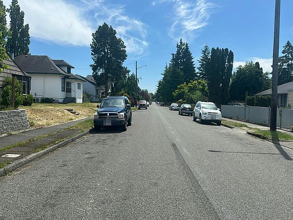 4th image of 3601 E Howe St