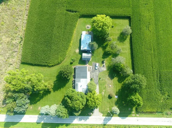 12454 Cracker Rd, Farmer City, IL 61842