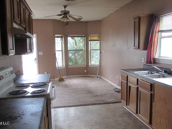 3rd image of 5373 Quail Creek Cir
