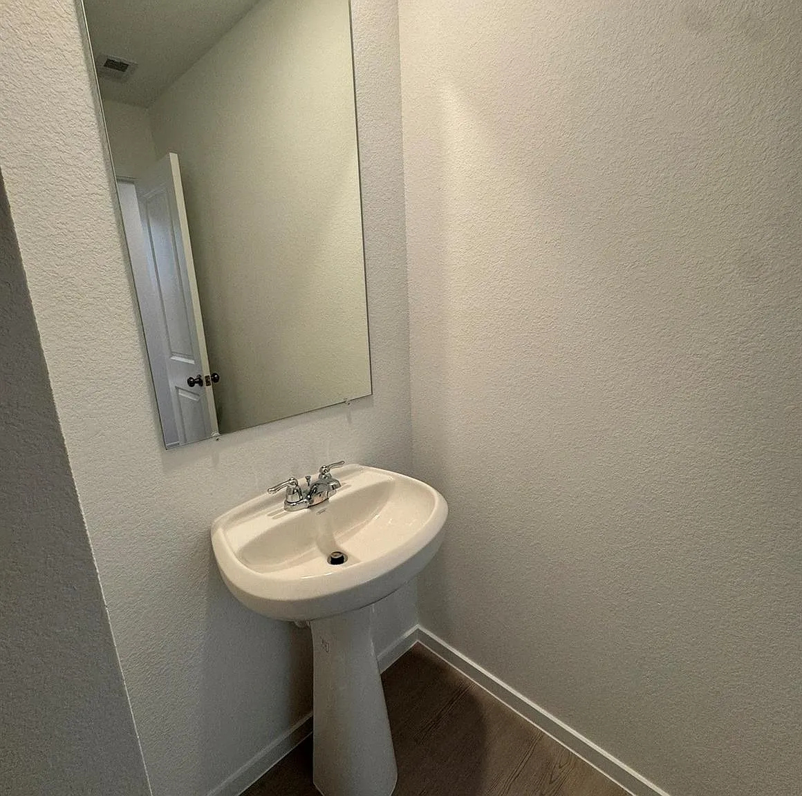 3 bed, 2.5 bath, 1189 sqft, $1,595 — Photo 4
