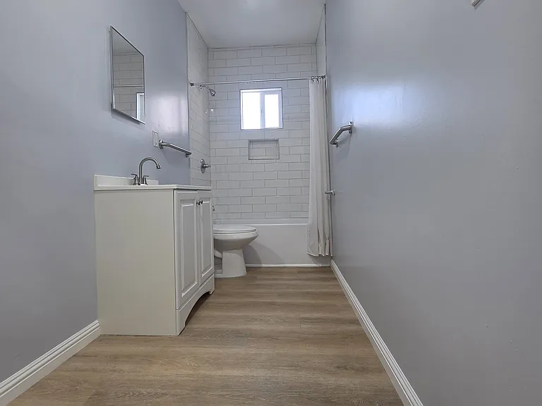 1715 W 64th St #1/4 — Photo 7