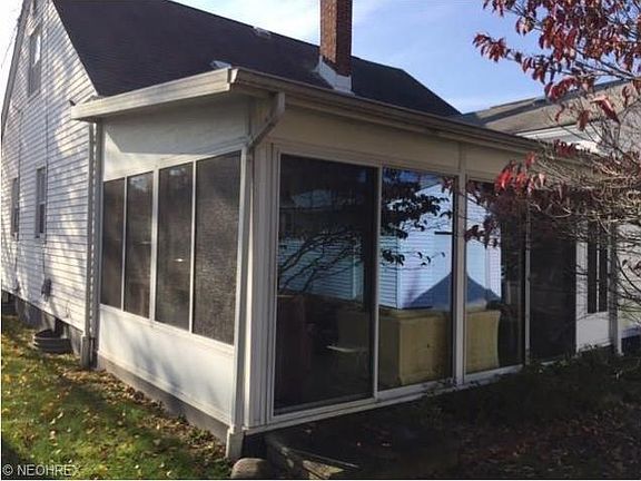 3rd image of 1389 Indianola Ave