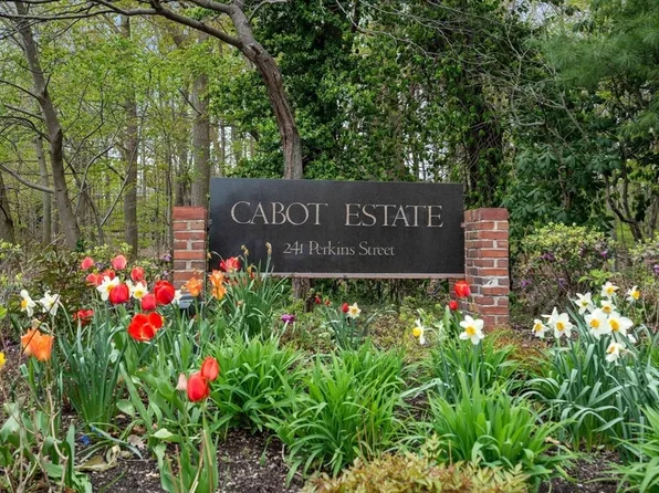 241 Perkins St Unit C305, Jamaica Plain, MA 02130