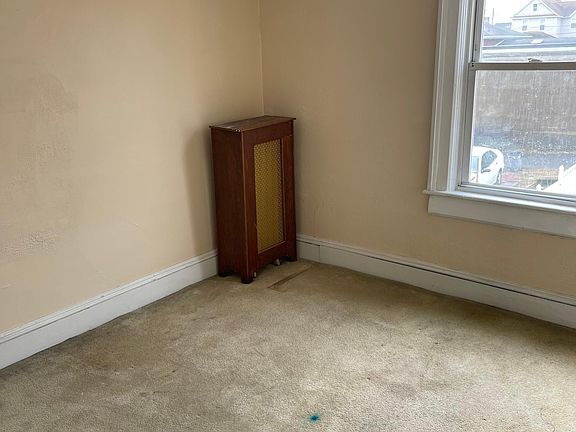 3rd image of 727 W Elm St #1