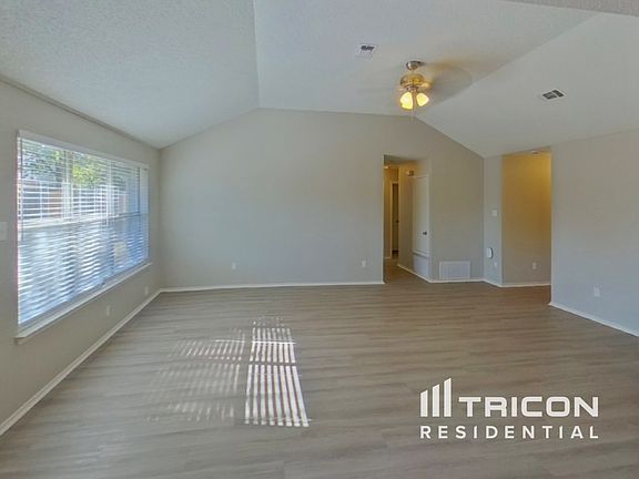 5th image of 8301 Cloverglen Ln