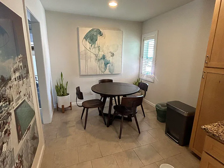 2335 Linden Ave — Photo 4