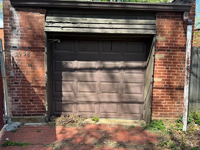 Arsenal Alley Garage - Photo taken 4-12-24.