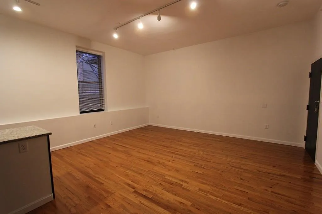 Studio, 550 sqft, $2,700 — Photo 3