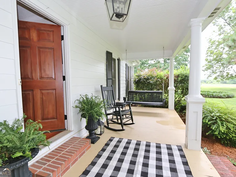 1001 Brownwood Rd — Photo 2