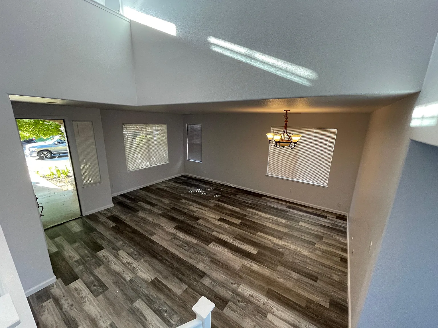 5 bed, 2738 sqft, $3,495 — Photo 3