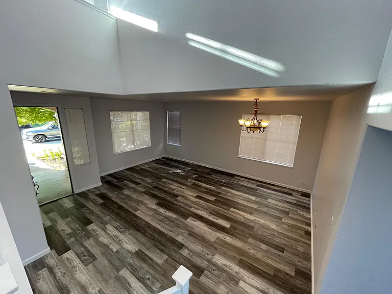 850 Saffron Dr — Photo 3