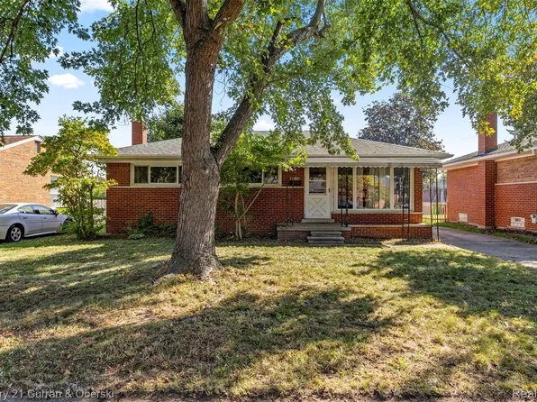 29483 Aspen Dr, Flat Rock, MI 48134