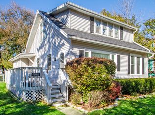 556 Maxwell St, Lake Geneva, WI 53147