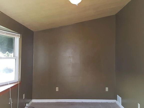 3rd image of 135 Candleberry Ln