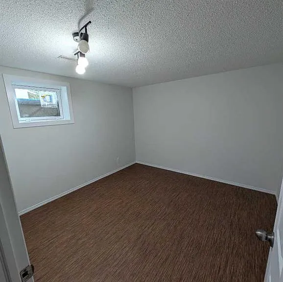 1033 Elliot Rd S — Photo 7