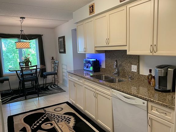 4th image of 410 Western Ave #309