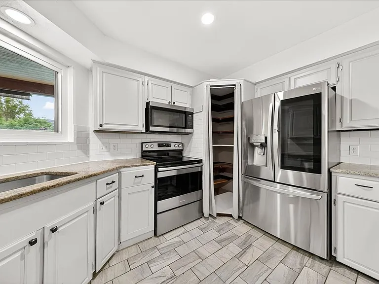 5025 Romford Dr — Photo 16