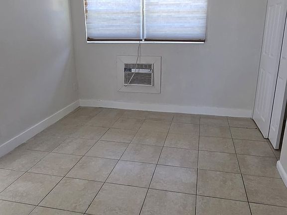5th image of 145 SW 5th Ct #1