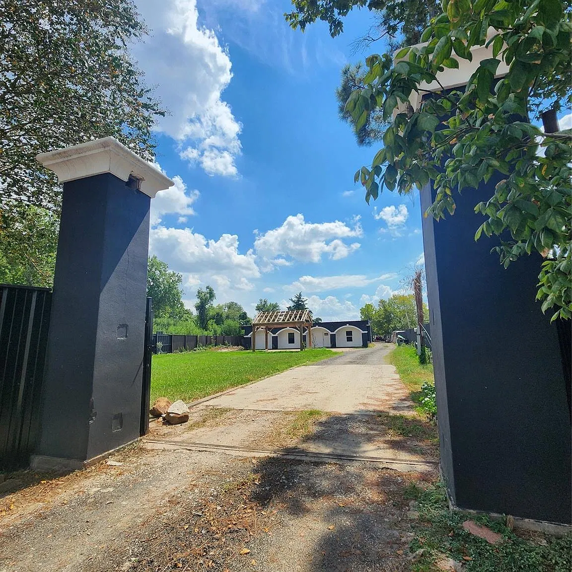 4 bed, 3.0 bath, 1800 sqft, $3,800 — Photo 2
