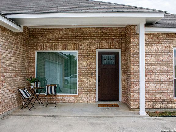 4th image of 312 Crownhill Dr.