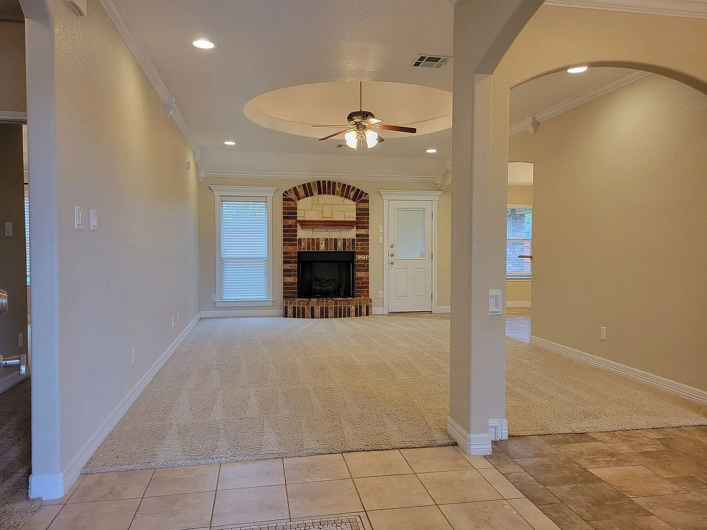 Evergreeen Estates With 2 Master Suites! — Photo 3