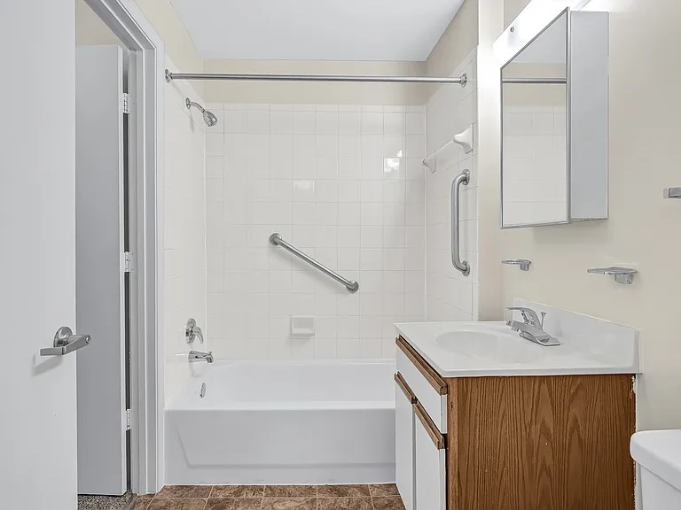 Laurel Lakes — Photo 16