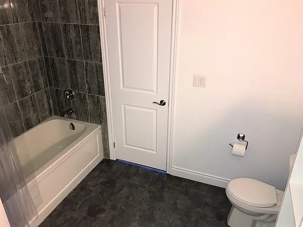 11A Dufferin St #UPPER — Photo 8