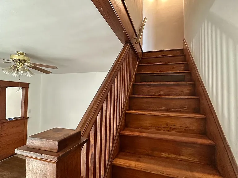 239 N Stratton St — Photo 16