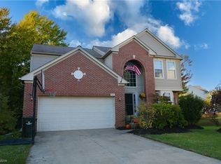 9652 Sunray Dr, Olmsted Falls, OH 44138