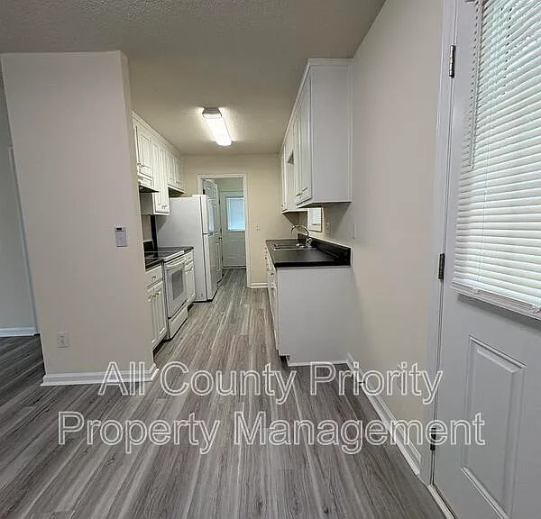 303 Sunrise Ave — Photo 3