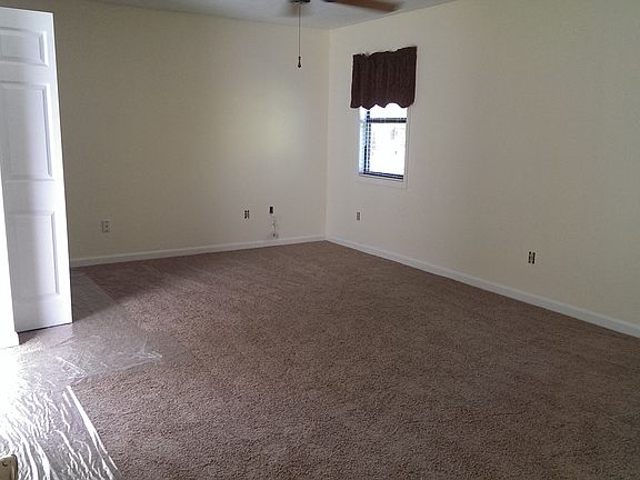 4th image of 660 Applewood Ln