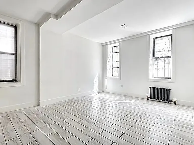 61 Ellwood St #C — Photo 1