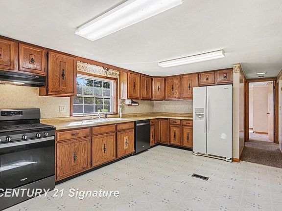5th image of 5885 Hasco Rd