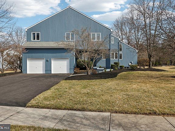 2nd image of 8 Margaret Ct