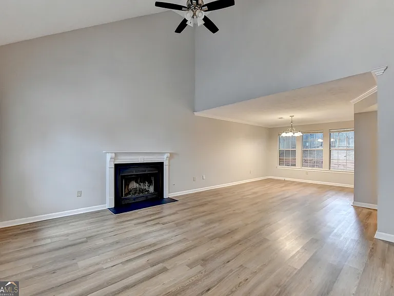 2115 Glynmoore Dr — Photo 3