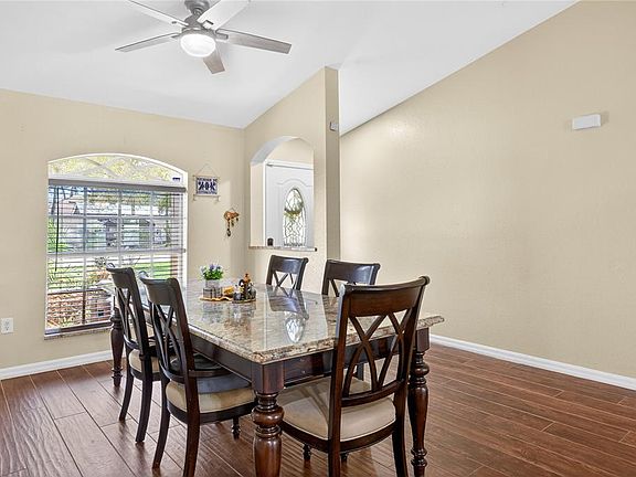 4th image of 1429 Laredo Ave