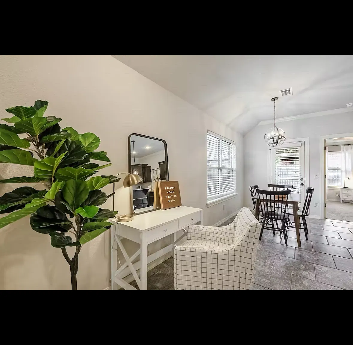 3 bed, 1350 sqft, $2,495 — Photo 3