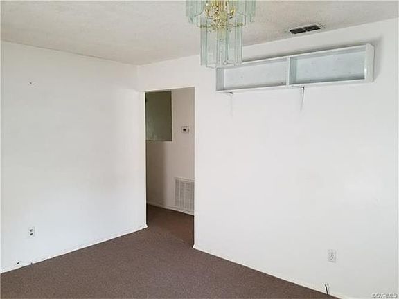 4th image of 129 Echo Ave