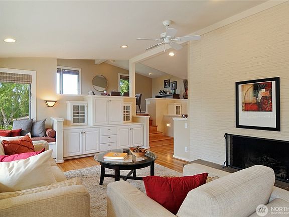 3rd image of 4704 NE 70th St
