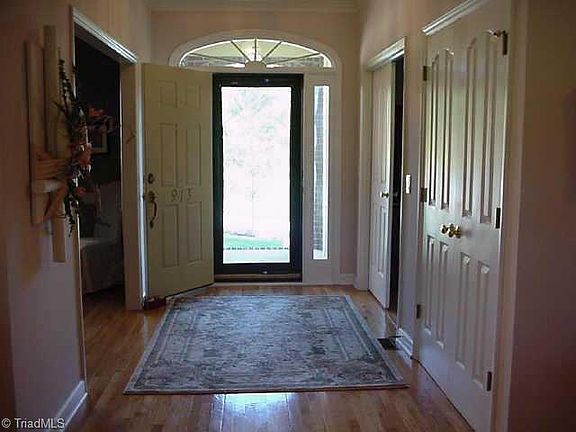 5th image of 913 Haddington Ct