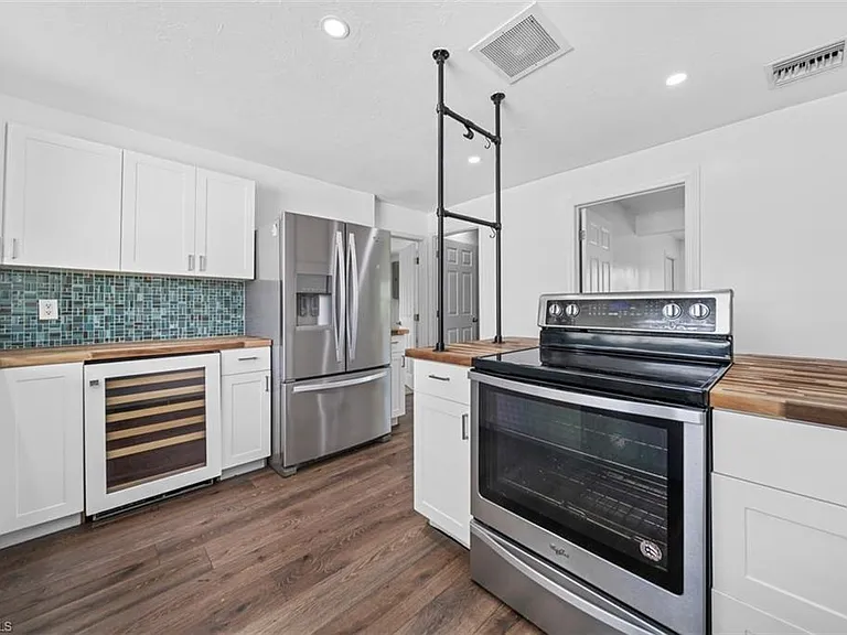 5460 Bayshore Rd — Photo 7