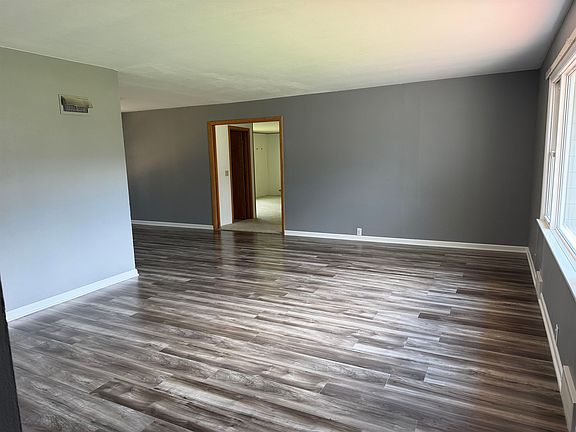 5th image of 815 W Wisconsin St