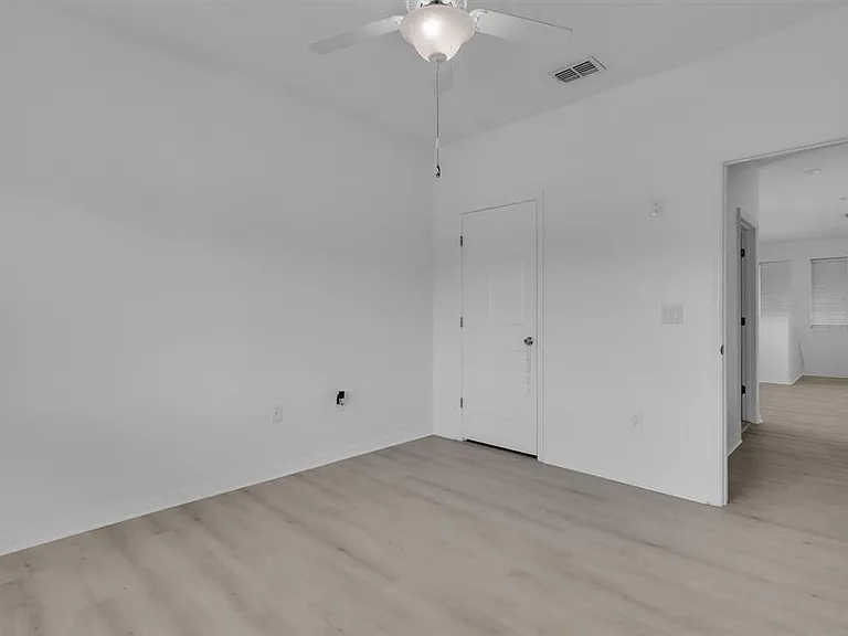 4210 Windsor Lake Cir — Photo 17