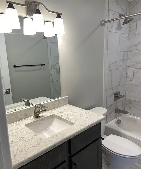 Country Club Apartments — Photo 12