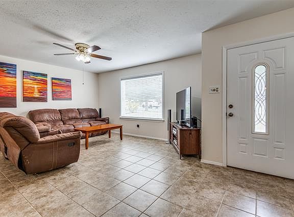 3rd image of 2740 Scenic Hills Dr